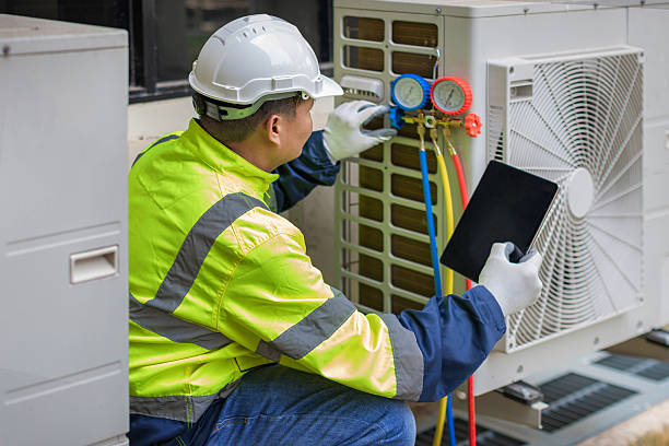 Professional Hvac technician working in Como, TN